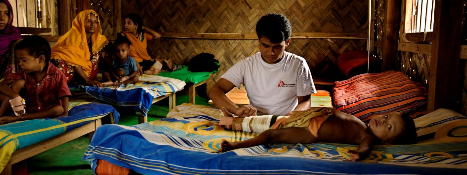 Artsen zonder Grenzen is tevens werkzaam voor de Rohingya in het Kutupalong Refugee Camp in Bangladesh.