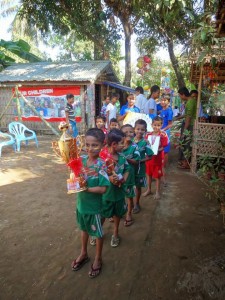 Rohingya kinderen bij de school