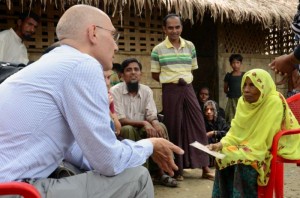 Volker Türk bezoekt de Rohingya.